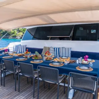 HOLIDAY X - Image 10