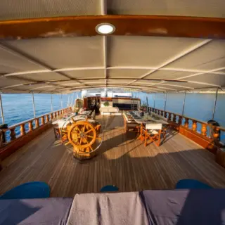 HOLIDAY X - Image 11