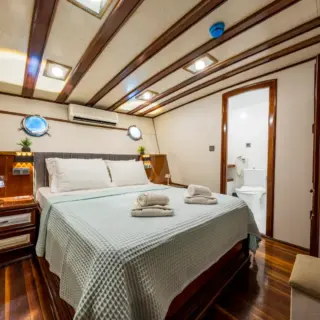 HOLIDAY X - Image 16