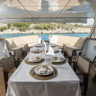 SEMAYA - Main deck dining area