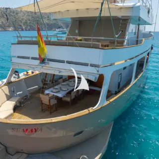 SEMAYA - at anchor