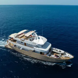 SEMAYA - Aerial view cruising