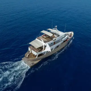 SEMAYA - Aerial view cruising