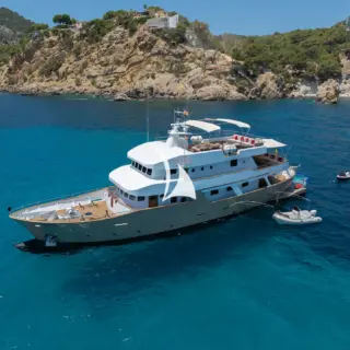 SEMAYA - at anchor