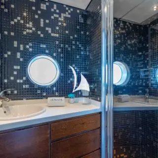 SEMAYA - Upper deck VIP cabin 1 bathroom