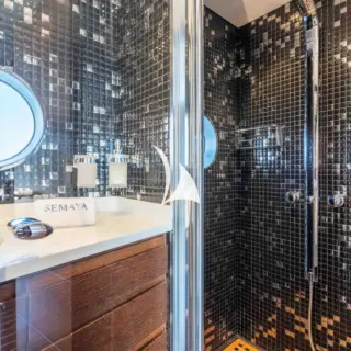 SEMAYA - Upper deck VIP cabin 2 bathroom