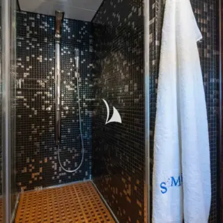 SEMAYA - Master cabin bathroom