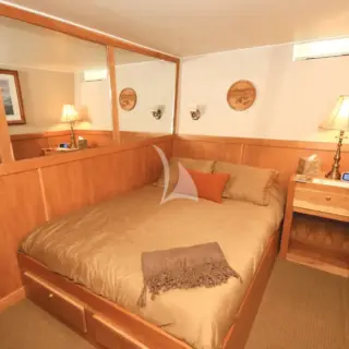 'Mariners Cabin' C1-C4, C6. Cabin Deck. King, queen or twin beds (C1, C2 and C6 have fixed queen beds); elevated port lights (not suitable for viewing)