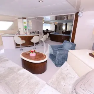 Main Saloon - Bar