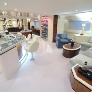 Main Saloon - Bar