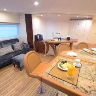 Upper deck - Skylounge