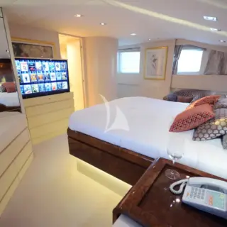 LADYSHIP - Full beam Master cabin - main deck