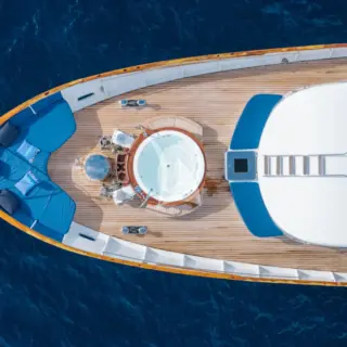 FOREDECK 37
