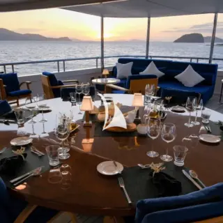Bridge deck aft dining
