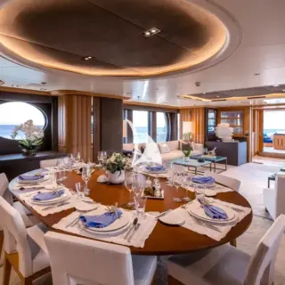 Main deck lounge dining