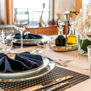 Main deck dining - Detail
