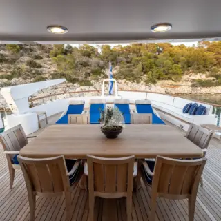 Upper deck dining