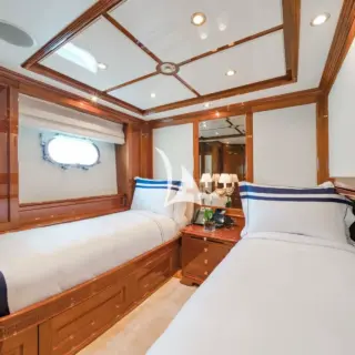 Aura - Twin Cabin