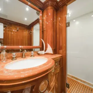 Aura - Starboard Double Cabin Ensuite