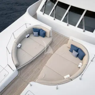 Foredeck seating