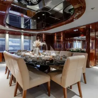 Main deck lounge dining