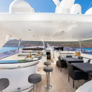 ANNABEL II - Sundeck bar and dining