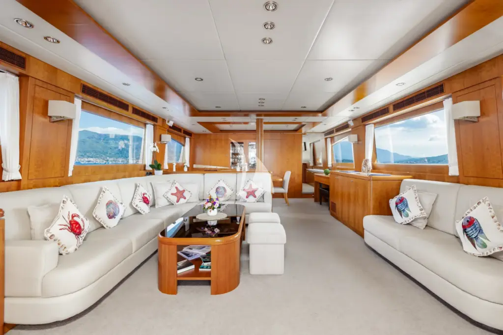 ANNABEL II - Salon view forward