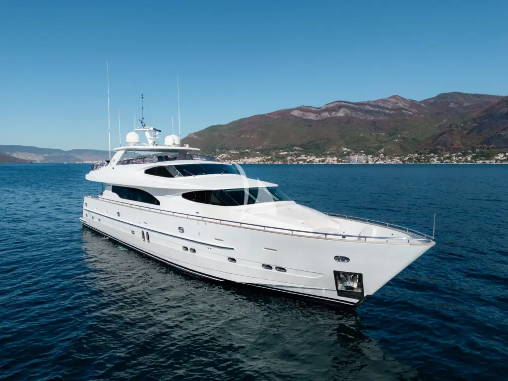 ANNABEL II - Bow view