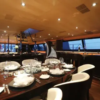 Main salon - formal dining