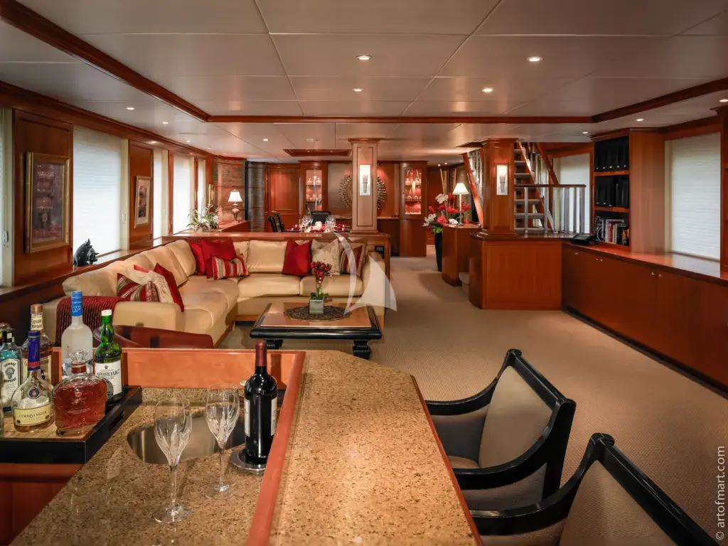 MURPHY'S LAW - Main Salon