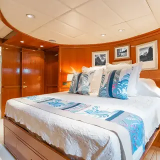 MASTER STATEROOM WITH KING