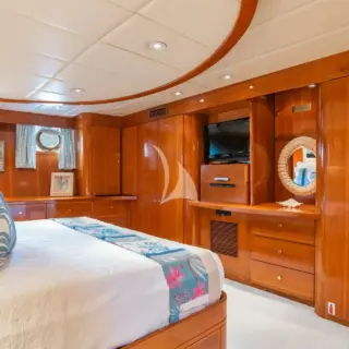 MASTER STATEROOM WITH KING