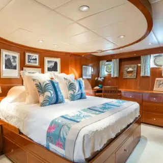 MASTER STATEROOM WITH KING