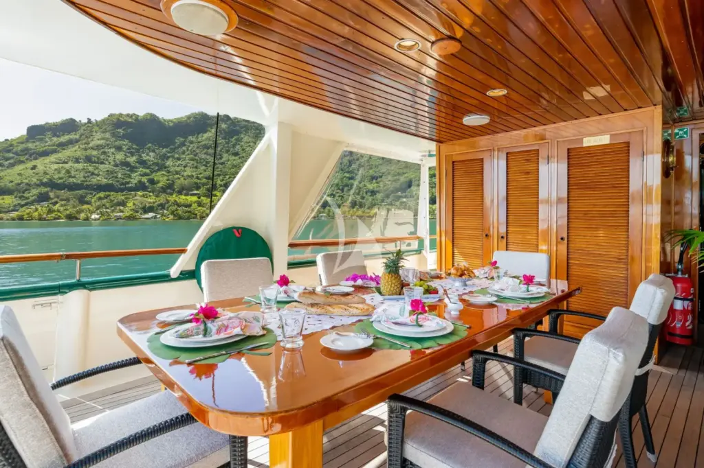 Askari - AFT DECK DINING