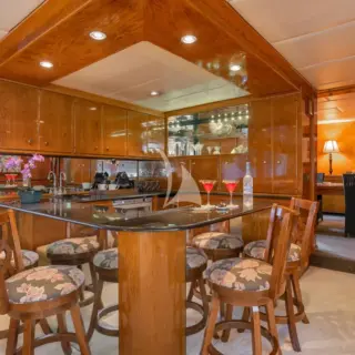 SALON BAR