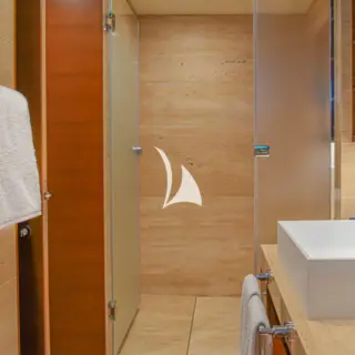 Double cabin bathroom en suite