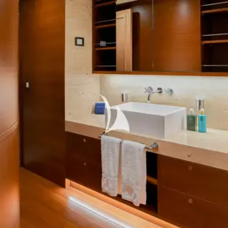 Double cabin bathroom en suite