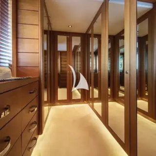 Walk-in wardrobe