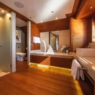 Master suite bathroom