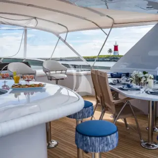 Flybridge Bar / Settee Dining Area