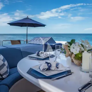 Flybridge / Sundeck Settee Dining