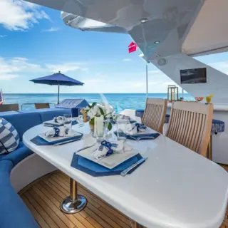 Flybridge Bar / Settee Dining Area