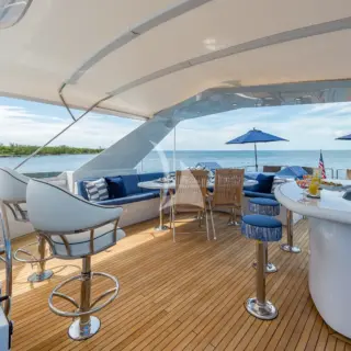 Flybridge Bar / Settee Dining Area