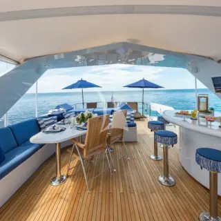 Flybridge Bar / Settee Dining Area
