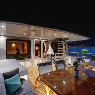 Bridge deck aft