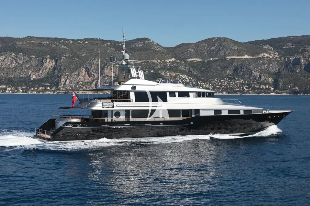 SILVER DREAM - Underway