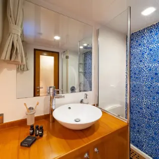 Twin Cabin Bathroom