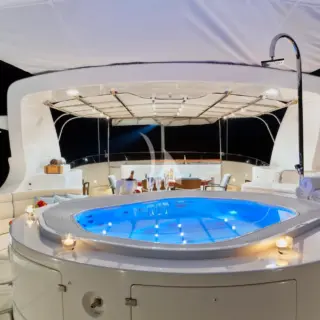 Deck Jacuzzi