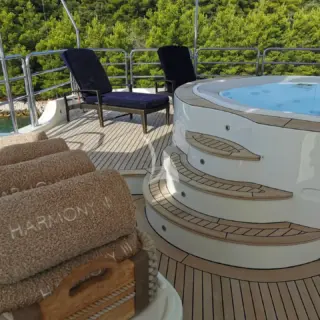 Deck Jacuzzi