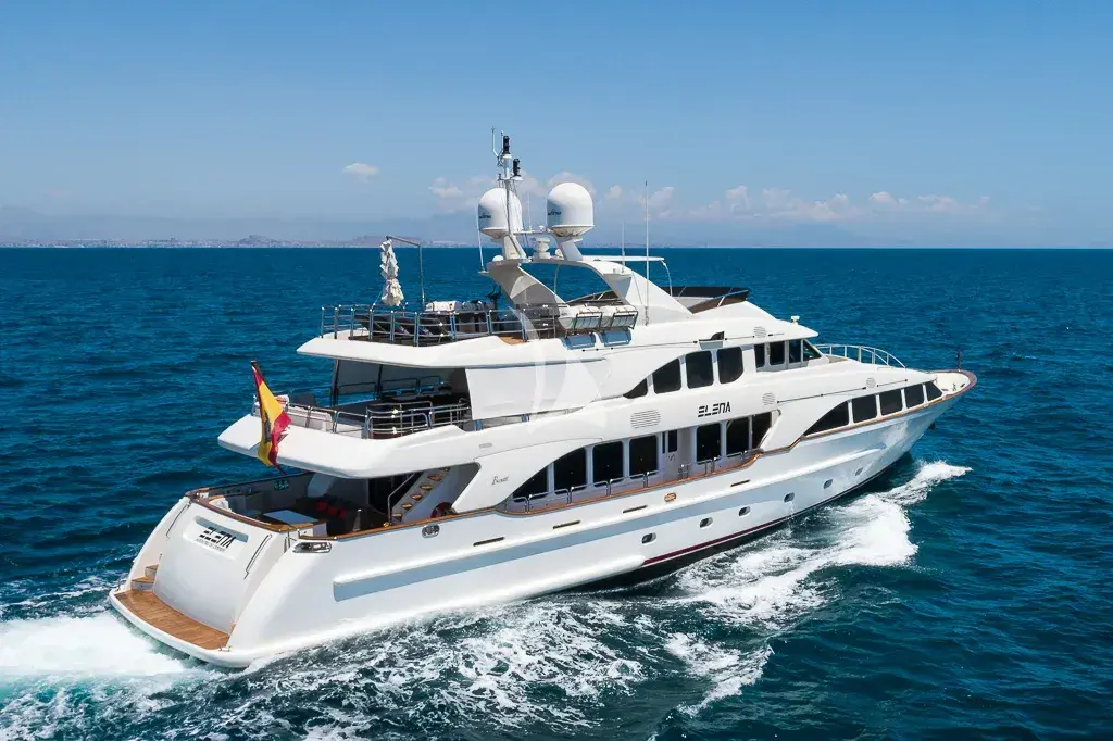 ELENA NUEVE - Underway